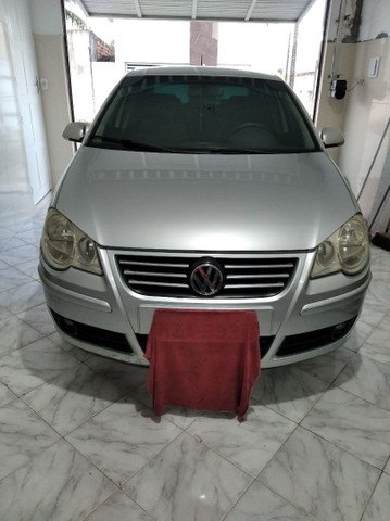 POLO SEDÃ
