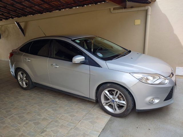 FORD FOCUS SEDAN