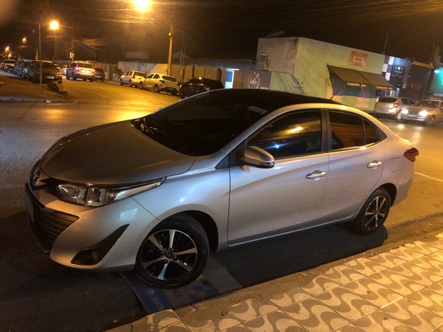 YARES SEDÃ AUTOMÁTICO