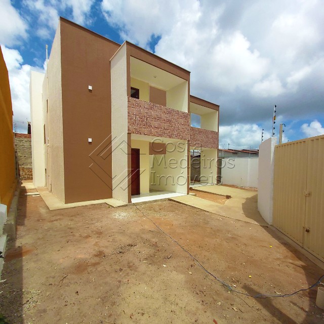 Casa Dúplex com Suíte em Extremoz 