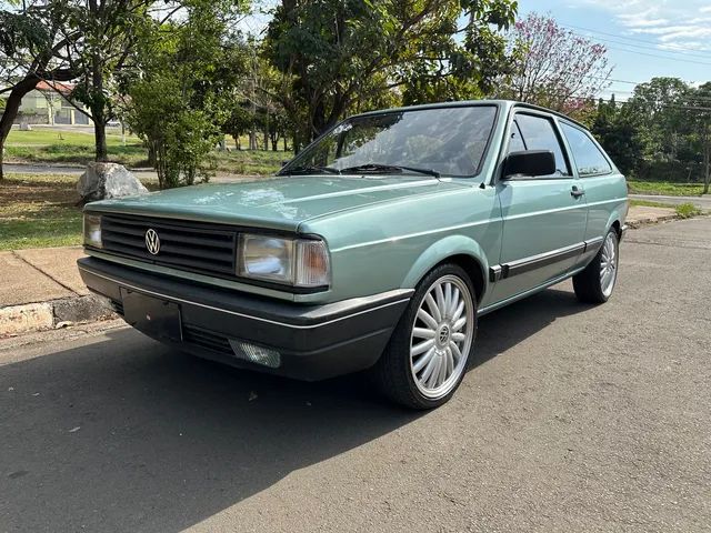 Gol GTS quadrado com rodas aro 17