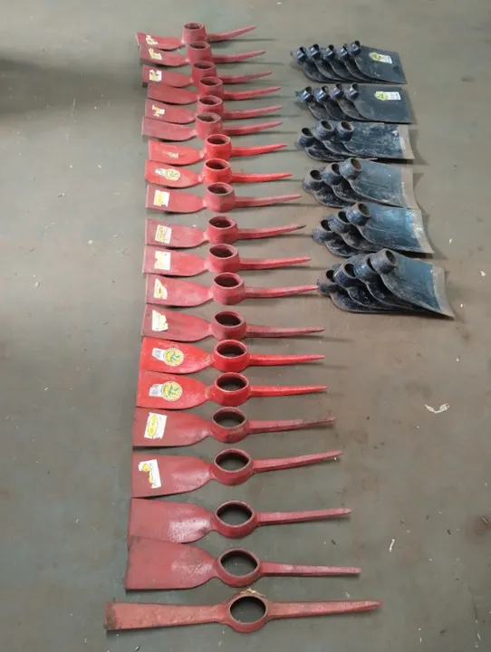 Picaretas e enxadas