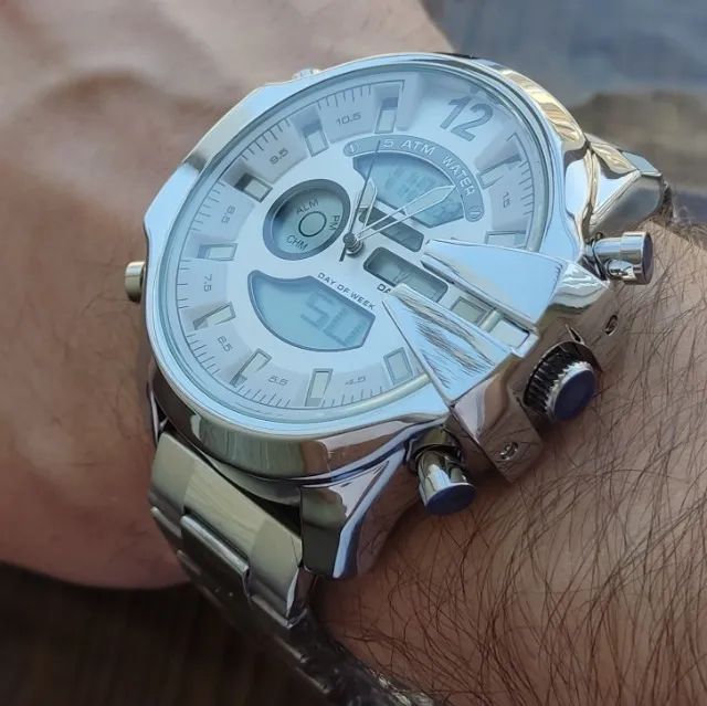 Relógio Prateado Fundo Branco Kat Wach - Foto 4