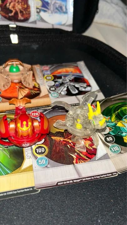 6 bakugans 11 cartas e 3 chaveiros. - Foto 5