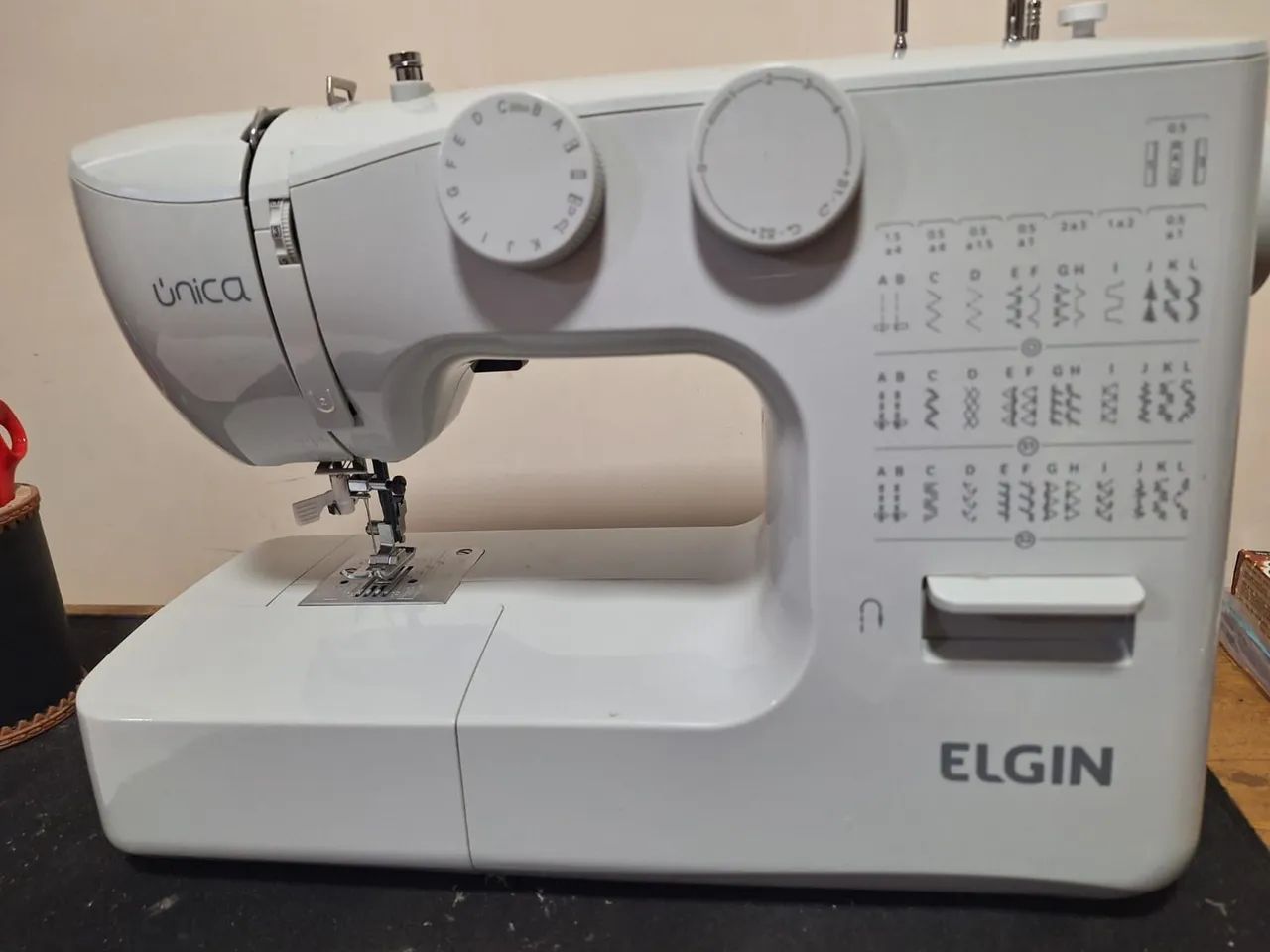 Máquina de Costura Elgin Única 110v