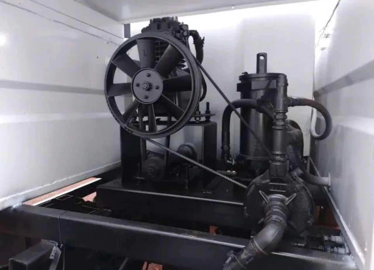 MB 1718 ano 2012, Toco, 4x2, Comboio com 4000 litros de Diesel, em SP - Foto 7