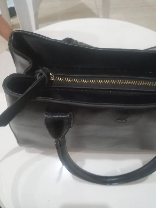 Bolsa de couro, semi nova.