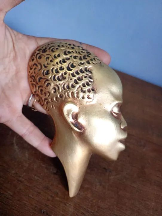 Máscara africana de bronze - peça única - Foto 4