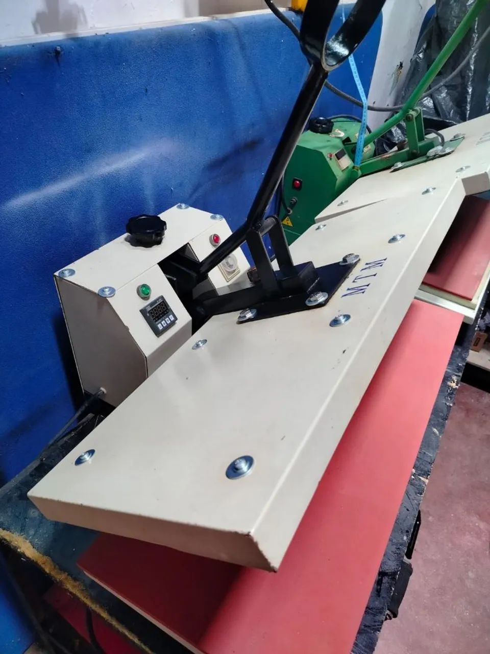 Prensa Térmica plana tamanho 82x32 completa com manta de silicone  - Foto 6