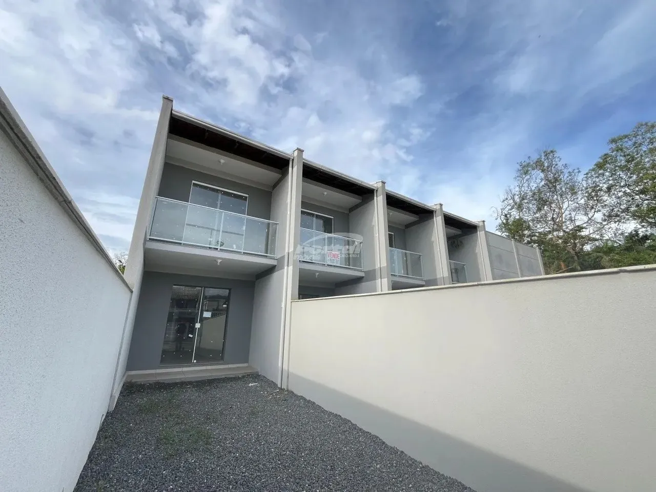 Lindo Sobrado com 2 Suítes, na Itoupava Central contendo 92m², com duas vagas de garagem!
