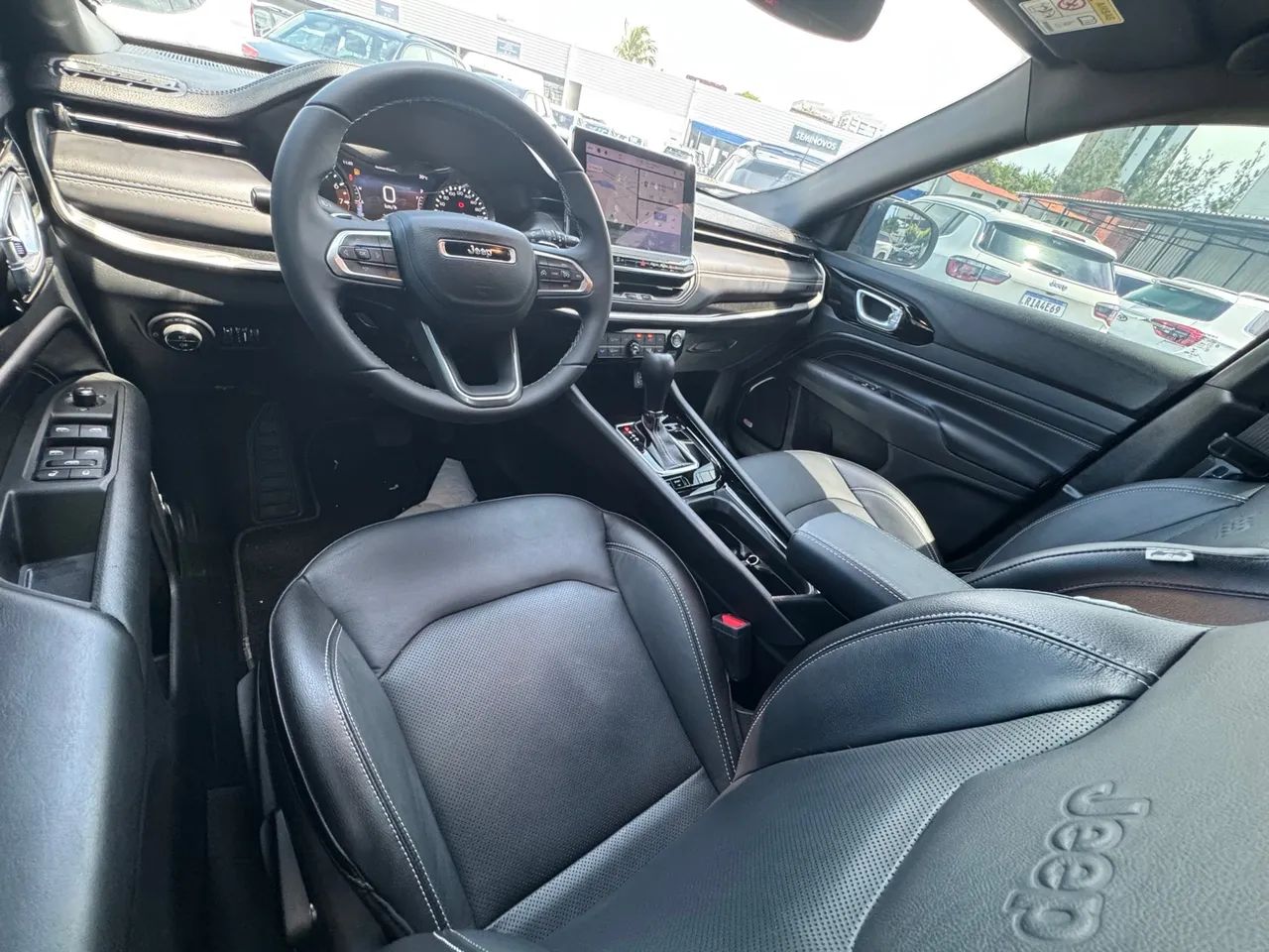 Compass long 1.3 t270 pack 80 anos  Flex 2022  - Foto 4
