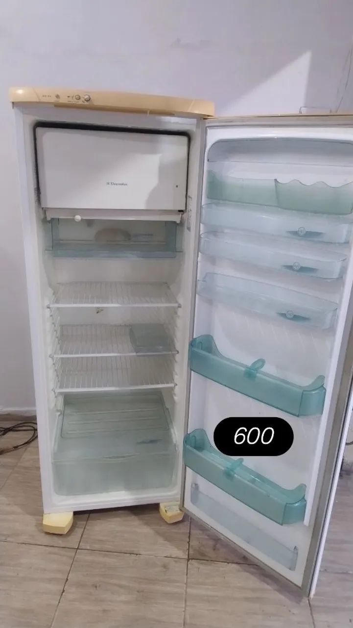 Geladeira Eletrolux impecável funcionando perfeitamente só 600 reais  - Foto 2