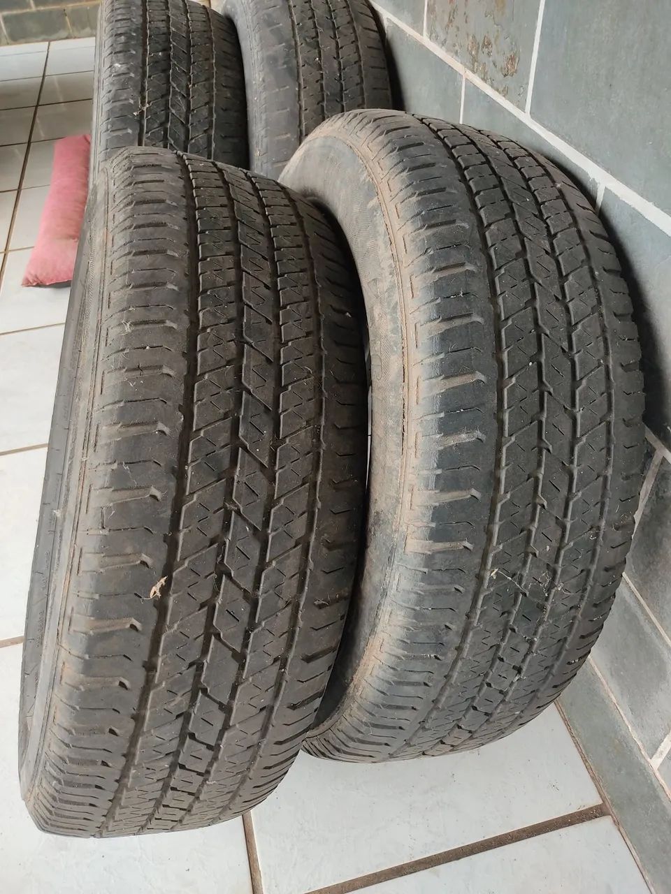 Pneus 215/65 R16 meia vida - Foto 2