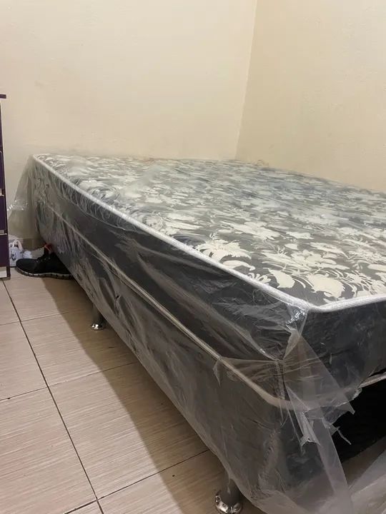 Cama Box Padrão com colchão em ótimo estado