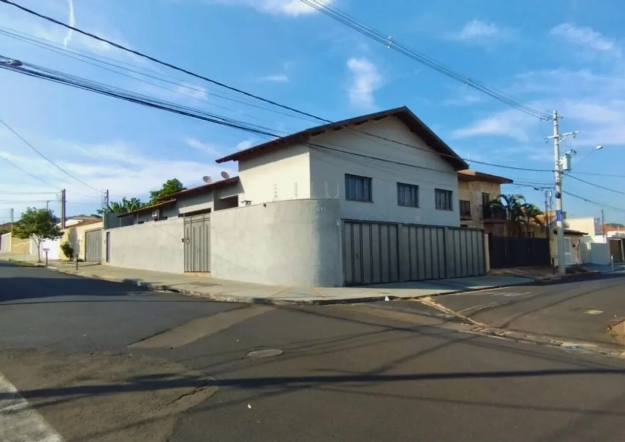 Sobrado para venda com 4 quartos, sendo 1 suíte, 234m²