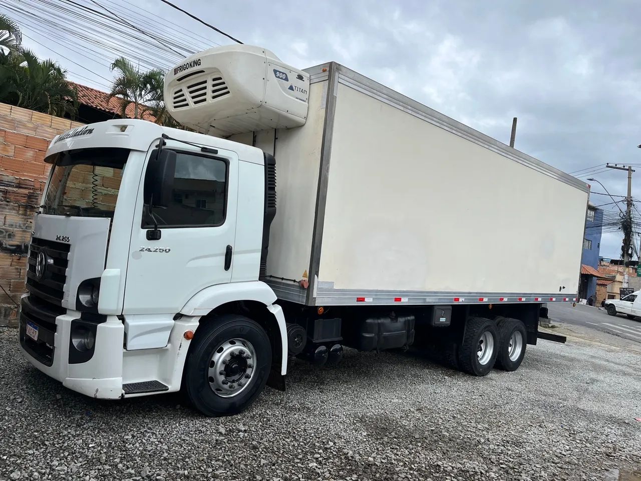 Caminhão VW 24.250 - Baú Refrigerado