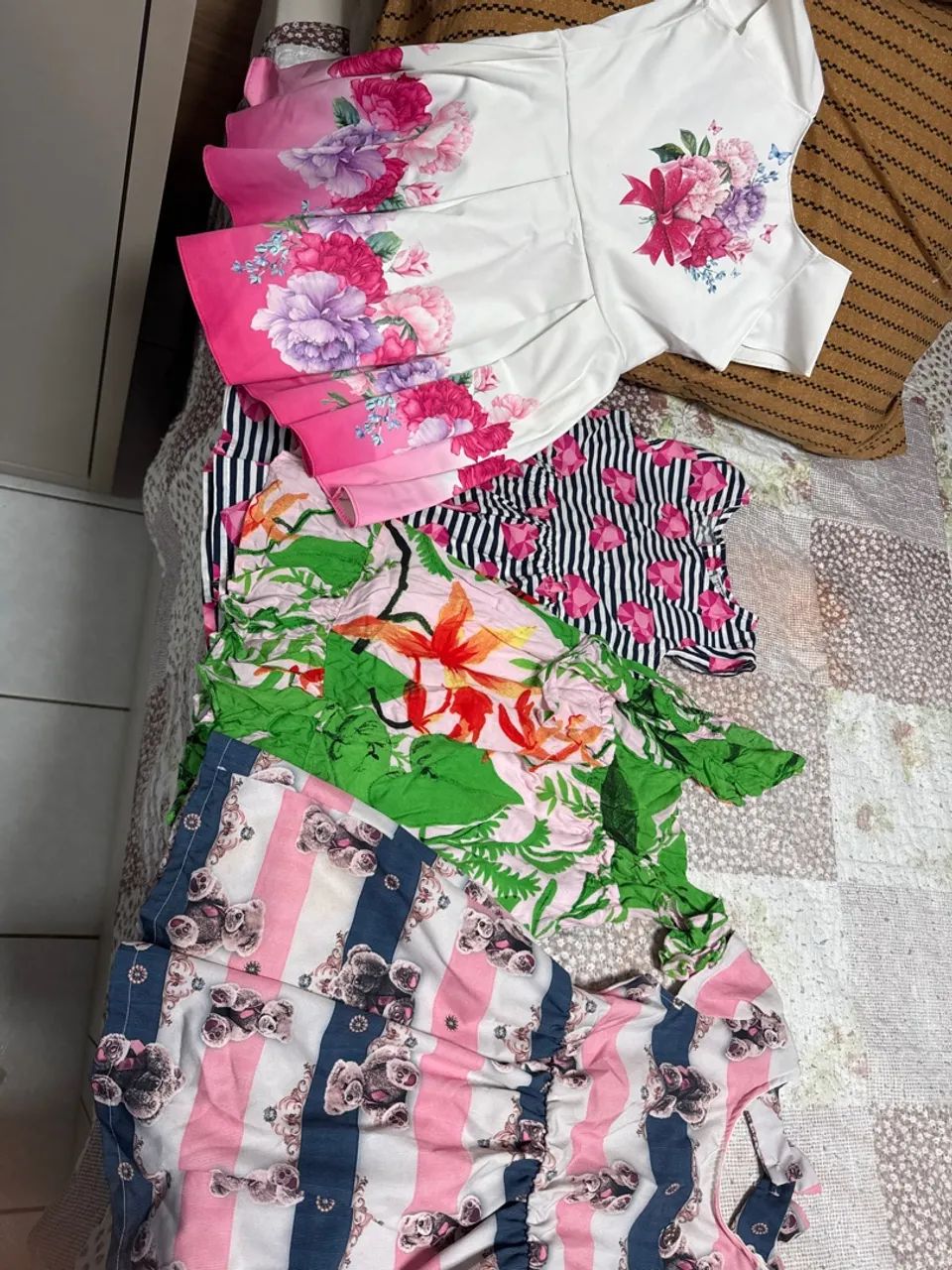4 vestidinhos q veste até 5 anos