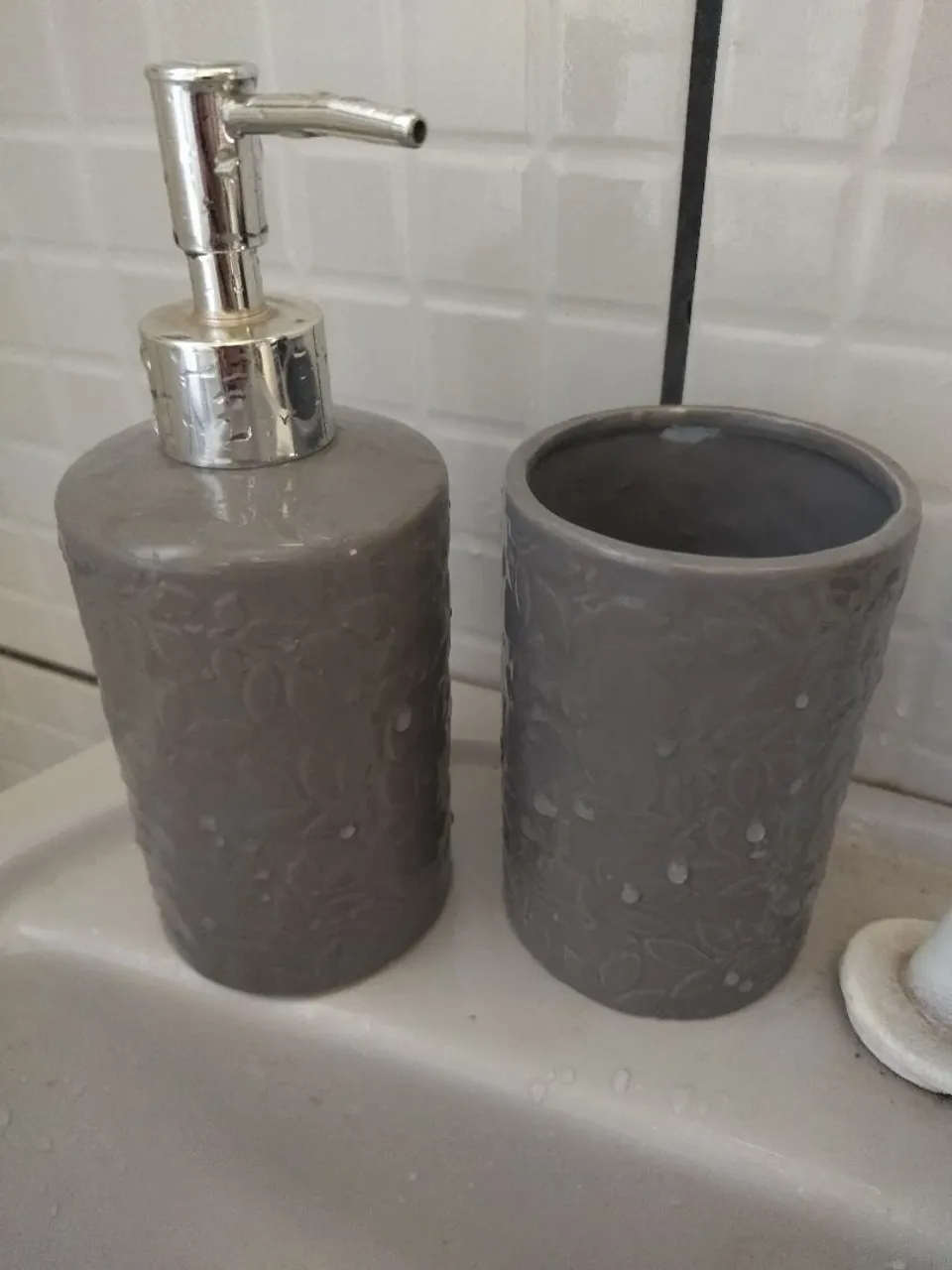 Kit de banheiro - Dispensador de sabonete e porta escova de dente