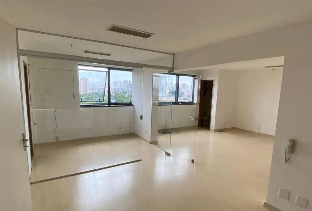 Sala para alugar no Tatuapé de 64 m com 3 salas, 3 wcs, copa, 1 vaga e bem próximo do metr