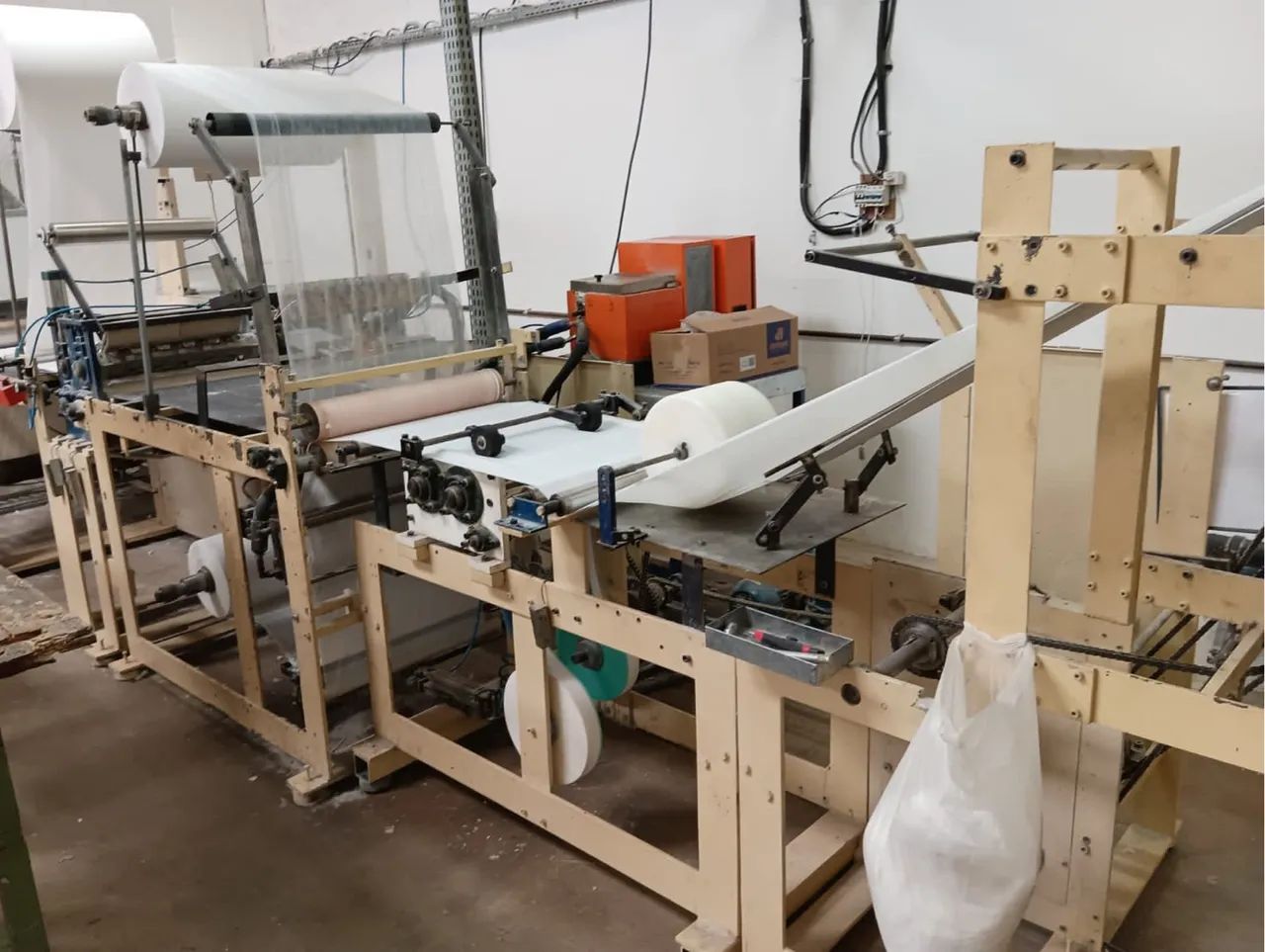 Máquina de fazer tapete higiênico R$ 400 mil  - Foto 3