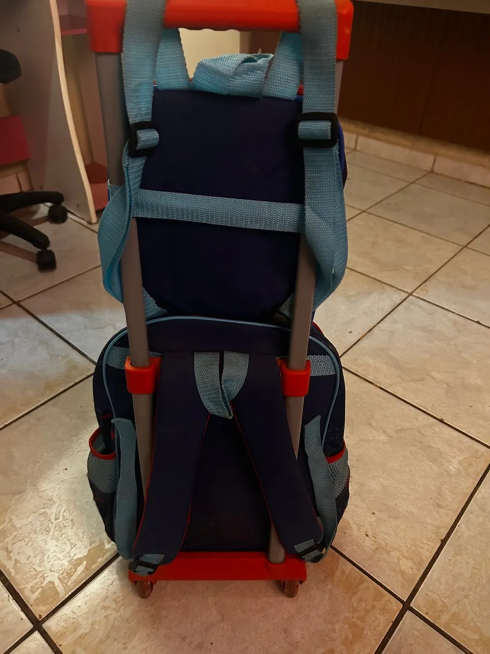 Mochila com Rodinhas Infantil Azul e Laranja