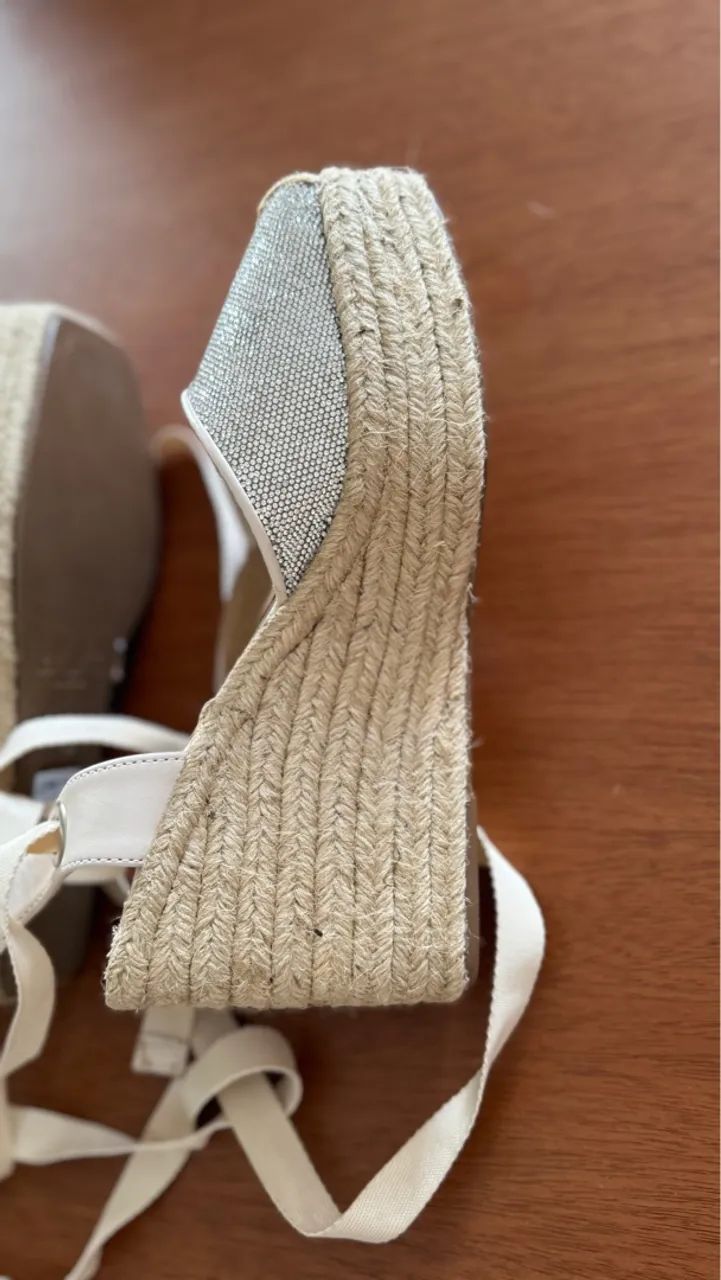 Sandália Espadrille Plataforma Bege com Detalhes em Renda - Foto 4