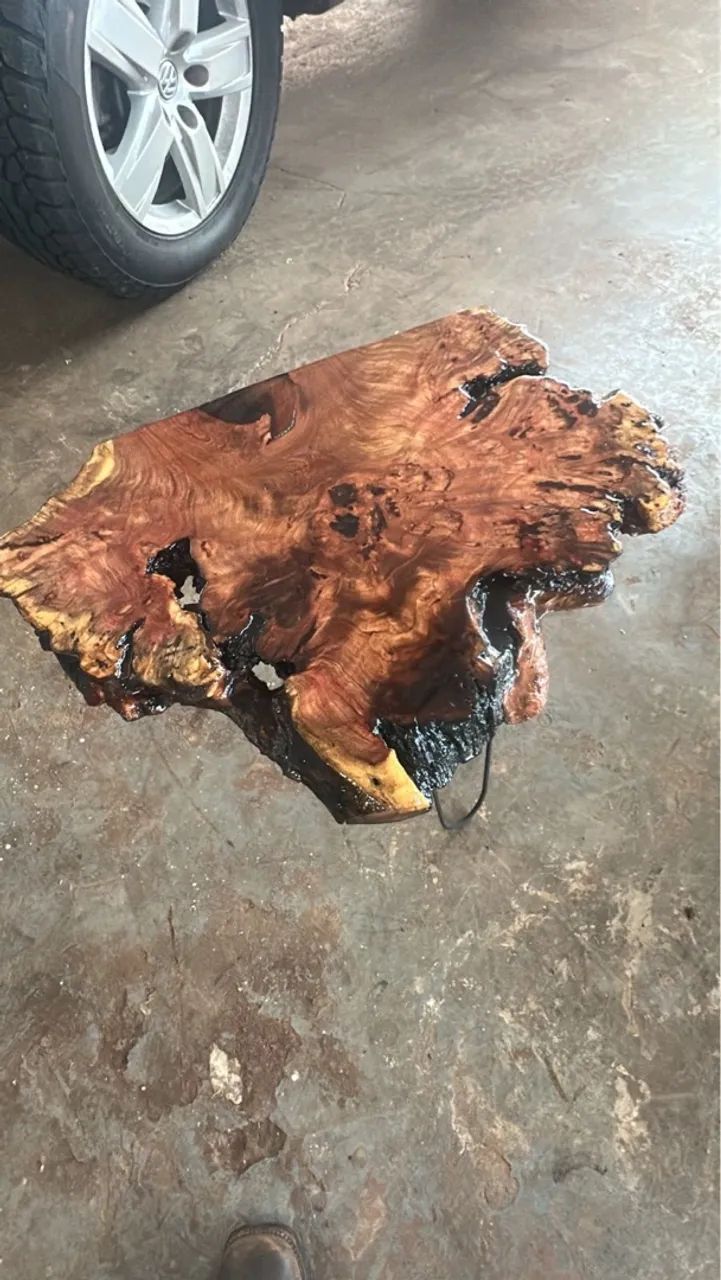 Mesa de centro em madeira nobre com pes de ferro - Foto 2