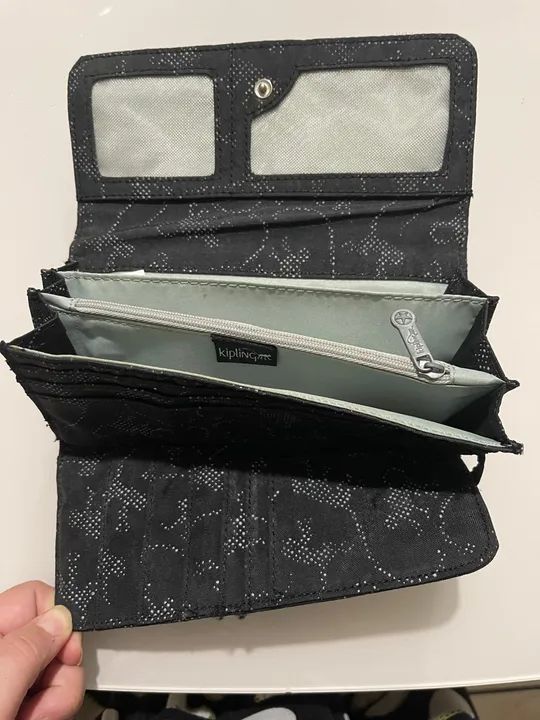 Bolsa Kipling Preta com Estampa de Estrelas