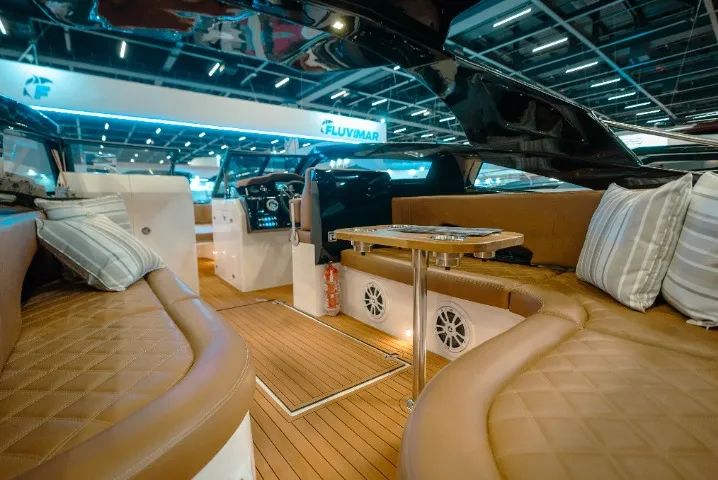 Lancha Azov Z260 Open P\ 14 Passageiros + Banheiro + Espaço Gourmet - Foto 9