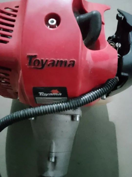 Roçadeira Toyama