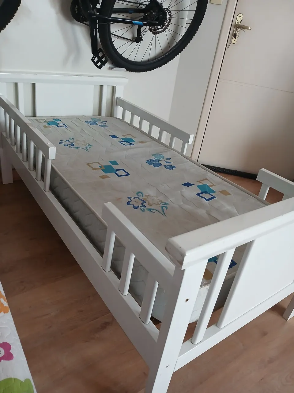 Cama Infantil com Grade de Proteção