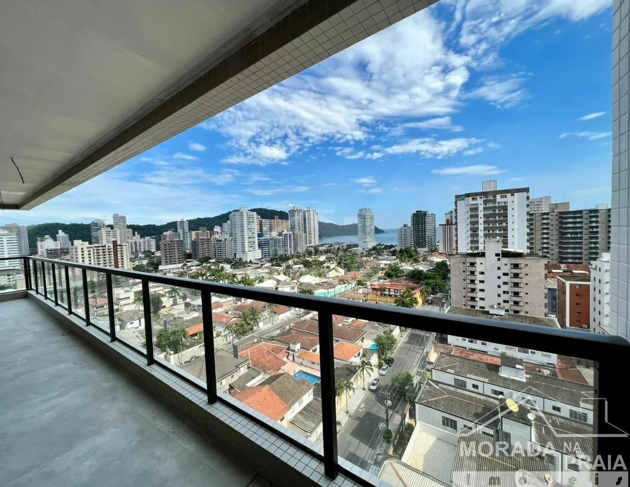 Apartamento no Forte, 3 suítes, 2 vagas e vista para o mar, confira na imobiliária em Prai