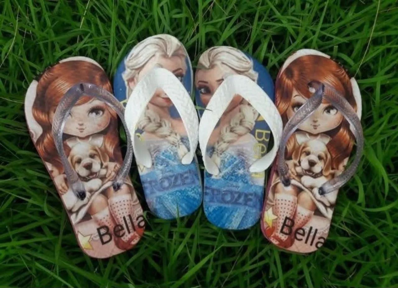 lote com 10 chinelos infantis  - Foto 3