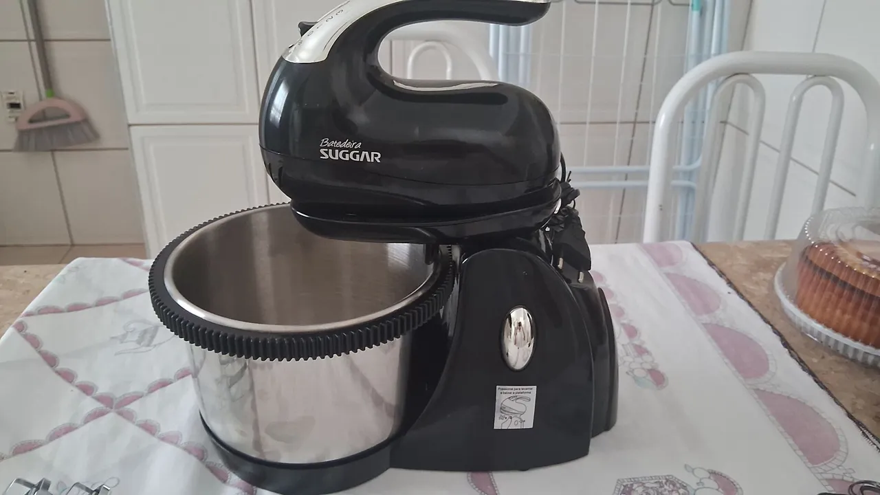 Batedeira Suggar Batplus BT9021IX 300W - Excelente Estado!