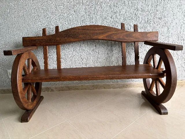 Banco Rústico de Madeira Maciça com Rodas Decorativas
