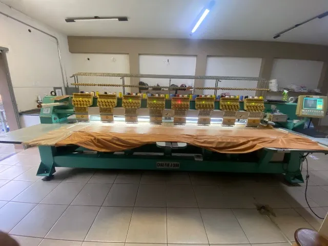 Máquina de Bordar 8 cabeças 12 agulhas