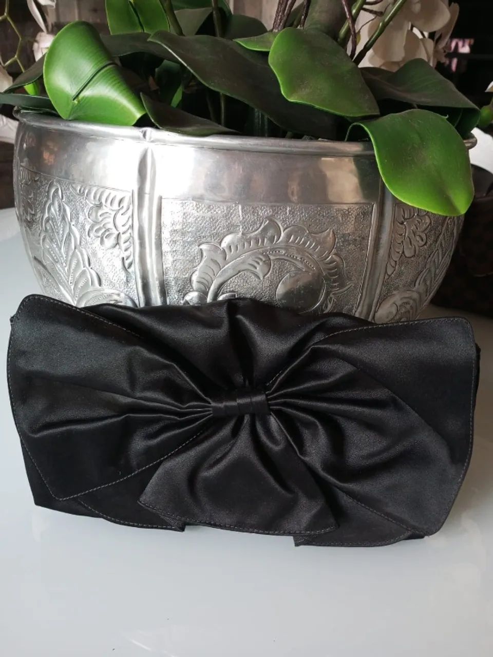 Bolsa estilo carteira de mão Le Lis Blanc