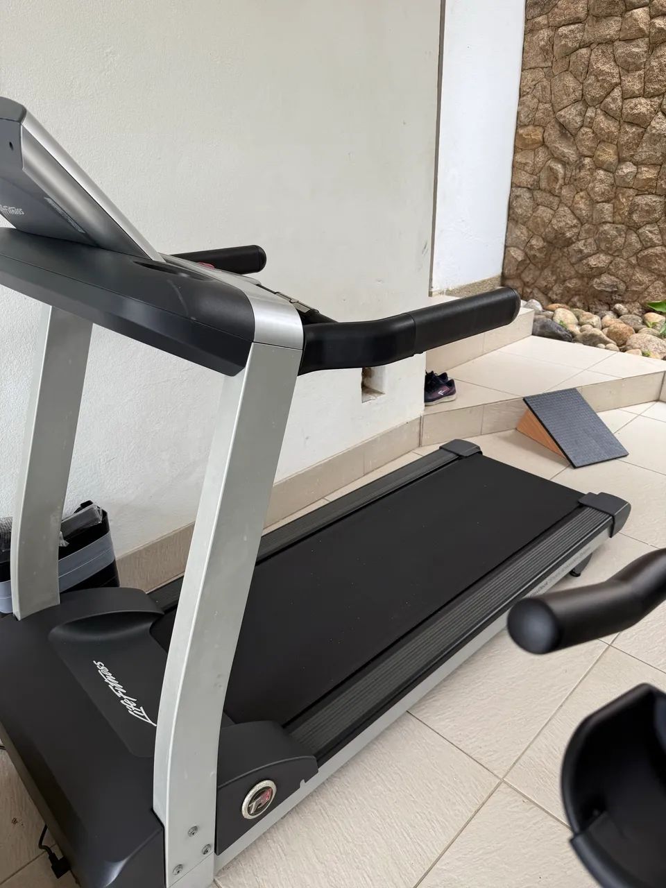 Equipamentos para academia / Studio- Esteira Life Fitness T3 - Foto 2