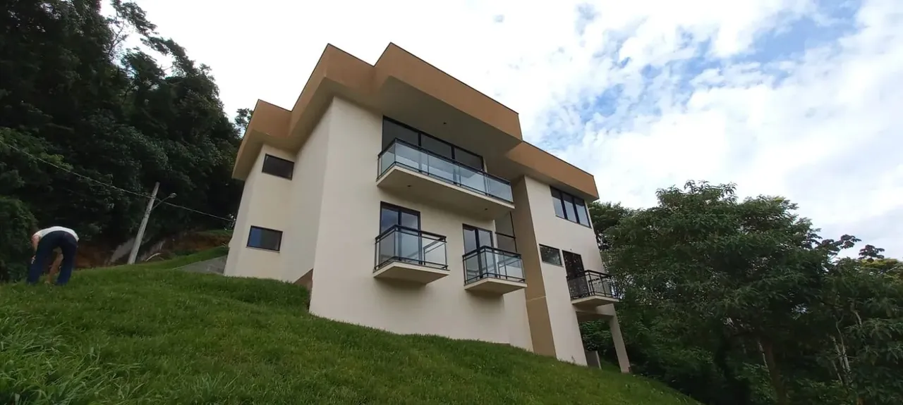 Linda Mansão no Conego em condominio fechado por ótimo preço