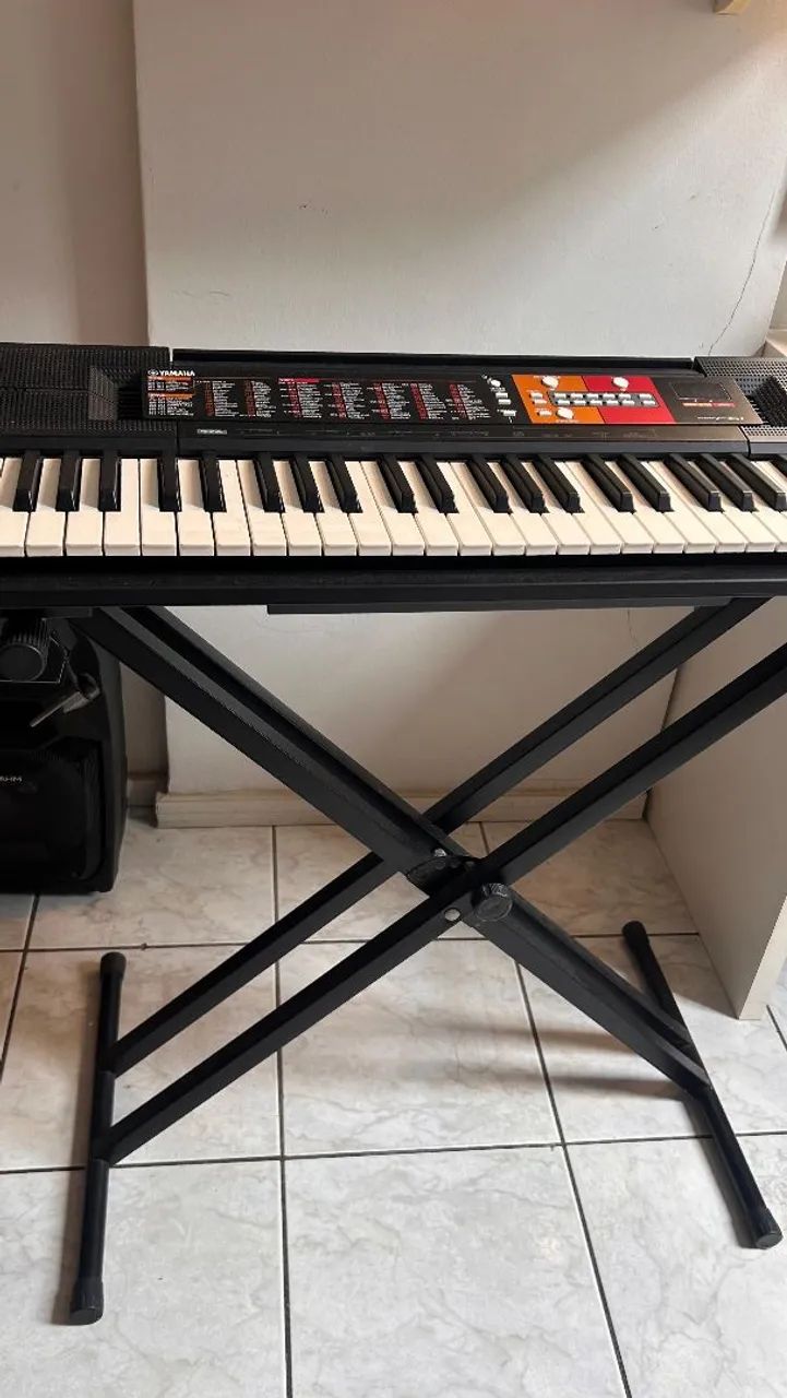 Teclado iniciante F51 Yamaha 