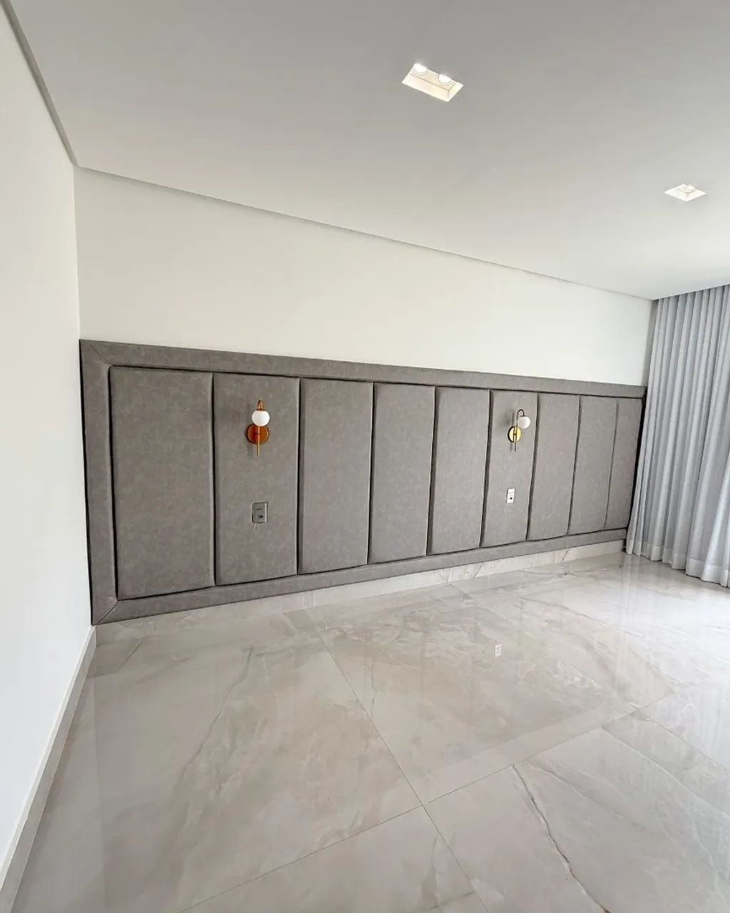Linda cabeceira de cama estofada na cor rosa, com design moderno e elegante. - Foto 3