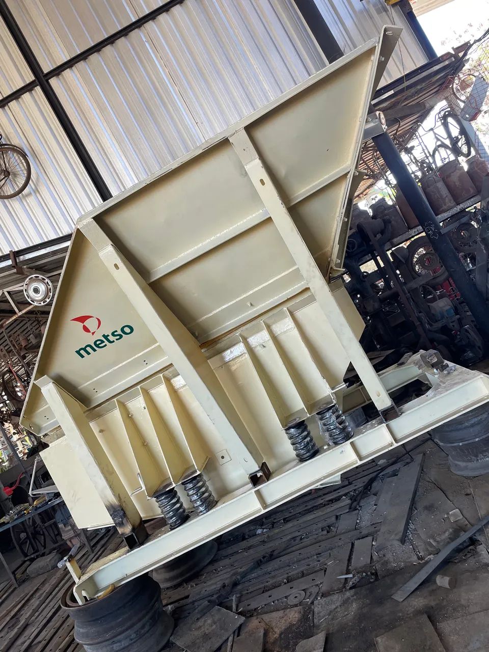 Alimentador vibratório METSO 2400x700  - Foto 2