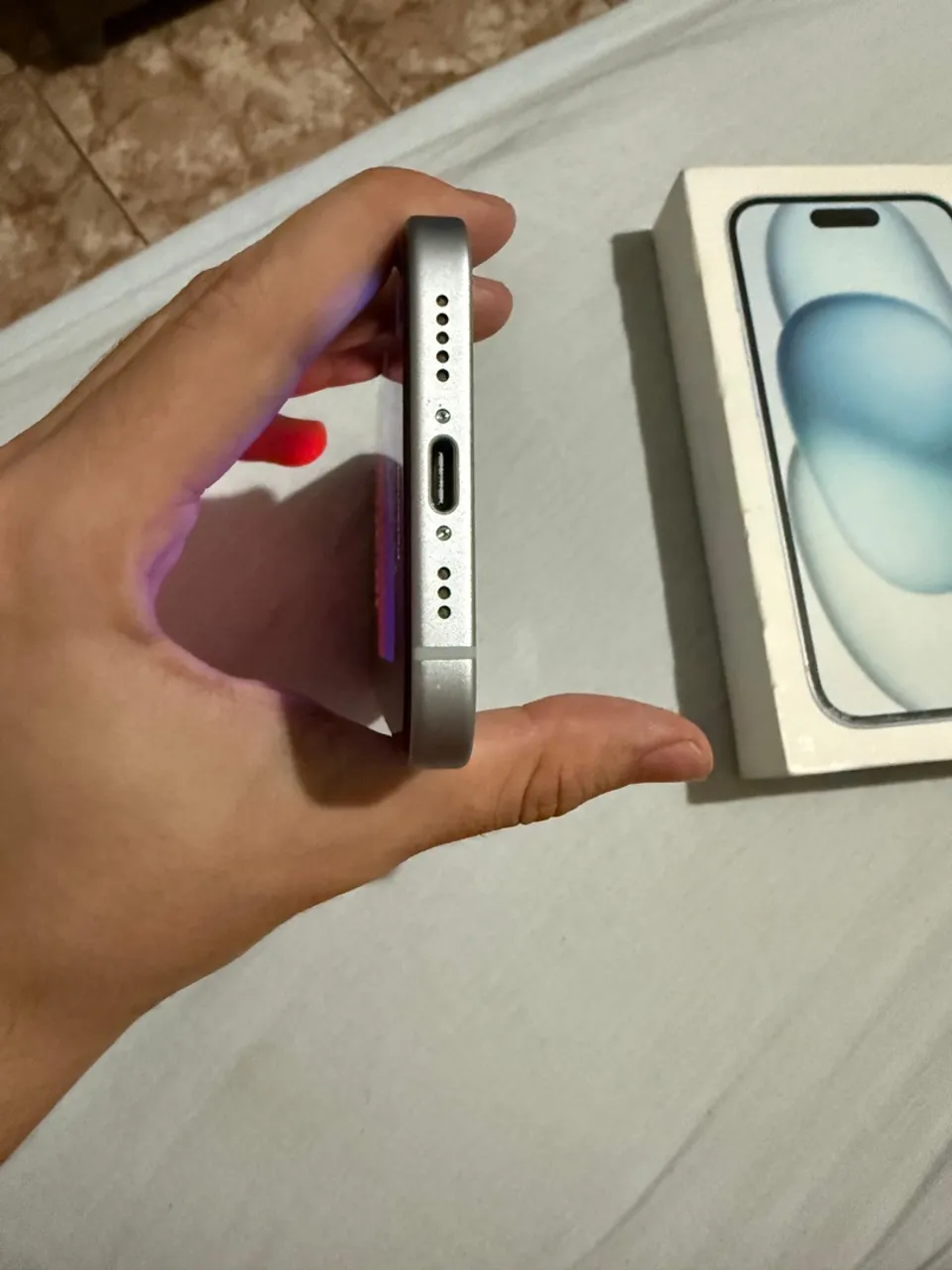 Vendo iPhone 15 azul nunca aberto, excelente bateria 90% 128gb, perfeito