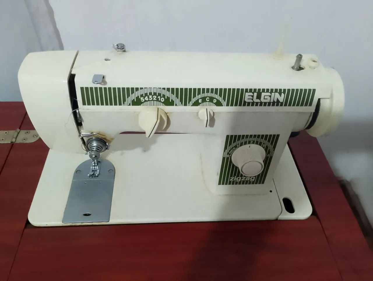 Máquina de Costura Elgin Antiga - Foto 2
