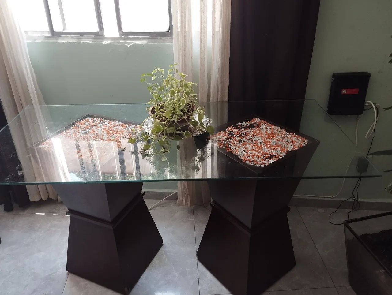 Mesa de centro de vidro com base em madeira - Foto 2