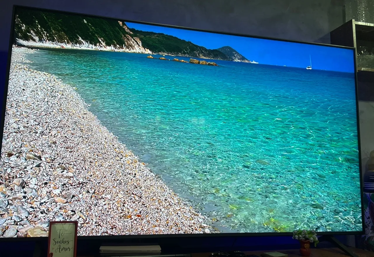 TV LG 75 polegadas novíssima.