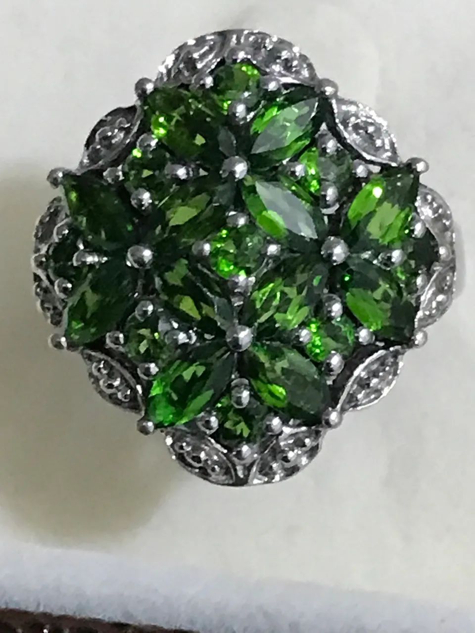 Belíssimo Anel em prata com zircônia verde! - Foto 3