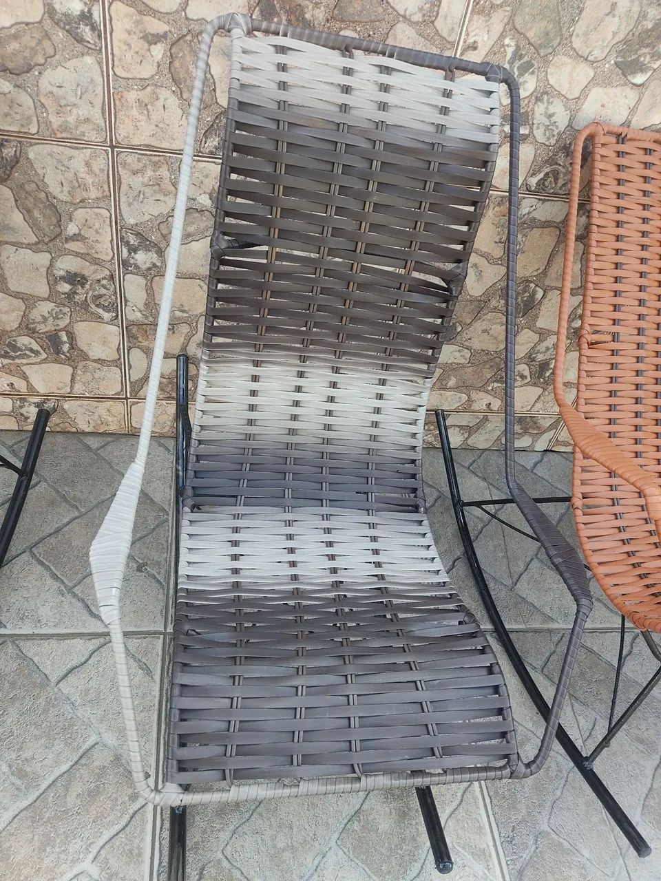 Cadeira de balanço em fibra sintética