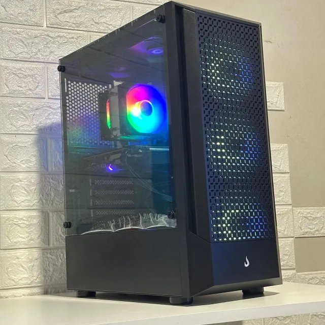 PC Gamer - Ryzen 5 5600x + RTX 3080 + 32GB RAM