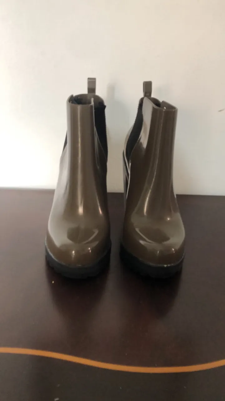 Bota Melissa semi nova